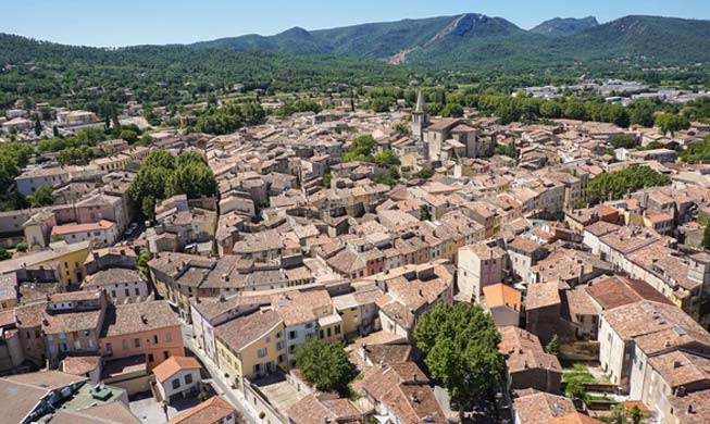 Vue aérienne de Brignoles, cité médiévale au cœur du Var
